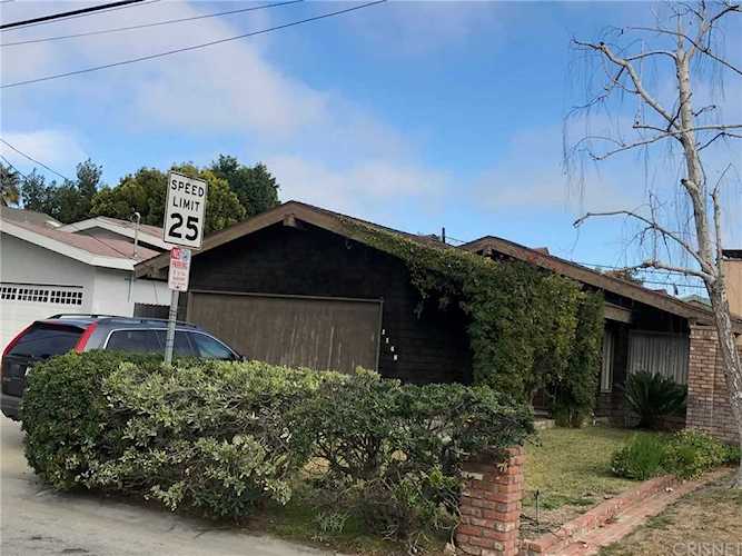 1148 N Poinsettia Avenue in Manhattan Beach, CA - MLS# SR19011625 Photo 1