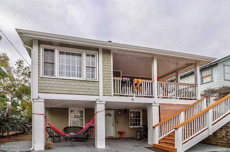 Home For Sale At 21 W Henderson Street, Wrightsville Beach NC in Not In Subdivision Photo 1
