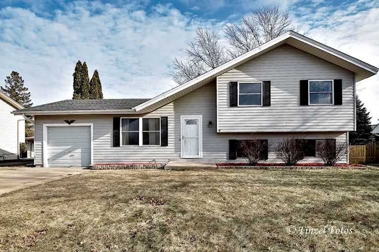 1031 Sutherland Dr Crystal Lake, IL 60014 | MLS 10159769 Photo 1