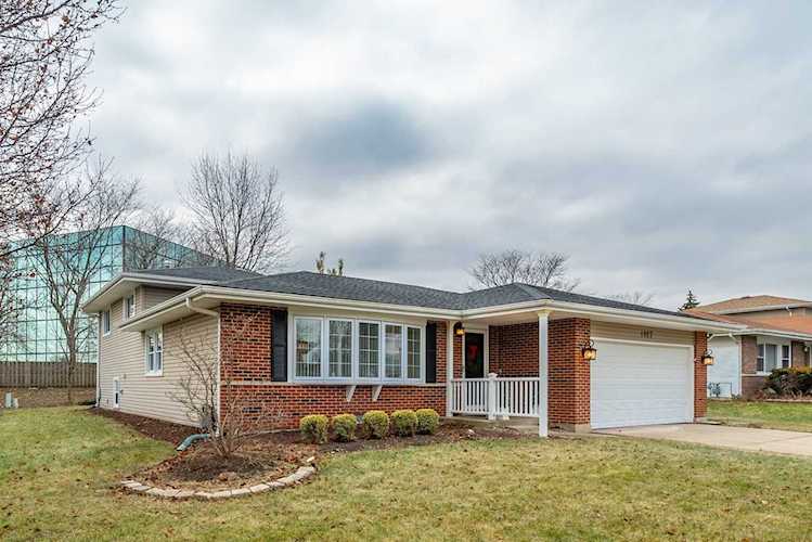 1927 W Spring Ridge Dr Arlington Heights, IL 60004 | MLS 10168313 Photo 1