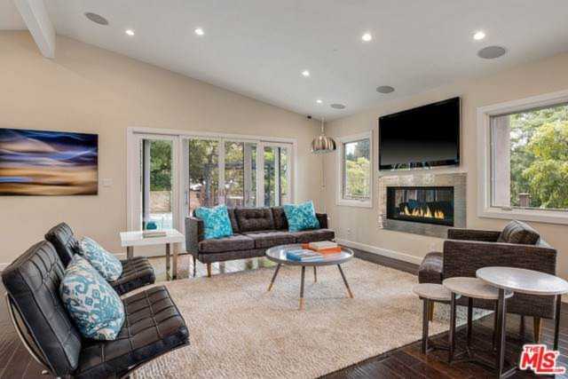 400 N Skyewiay Road Los Angeles, CA 90049