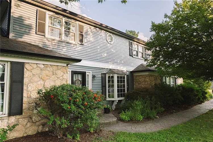 10829 W Lakeshore Drive Carmel, IN 46033 | MLS 21617102 Photo 1