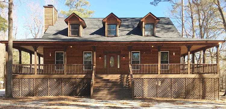 Home For Sale At 901 Riverview Drive, Burgaw NC in Alligator Lakes Estates Photo 1