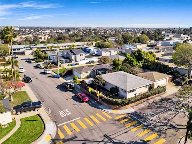 1400 17th Street in Manhattan Beach, CA - MLS# SB19026209 Photo 1