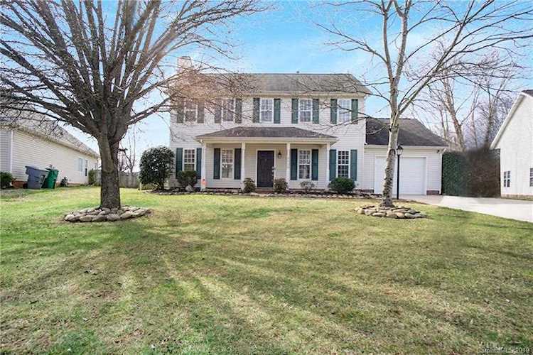 4119 Huntmeadow Dr Charlotte, NC 28269 | MLS 3473402 Photo 1