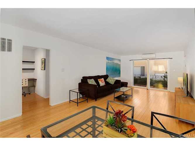 446 S St Andrews Place #6, Los Angeles, CA 90020 | MLS #BB19029191 Photo 1