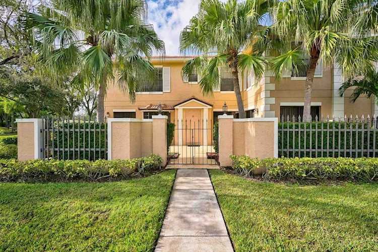 365 Prestwick Circle #2 Palm Beach Gardens, FL 33418 | MLS RX-10503806 Photo 1