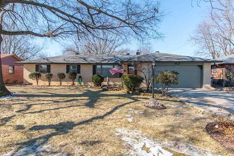 3325 Loral Drive Anderson, IN 46013 | MLS 21618111 Photo 1