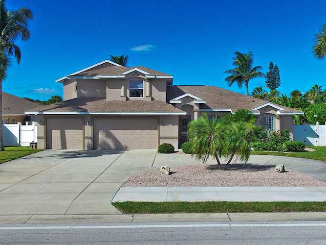 340 S Brevard Avenue Cocoa Beach, FL 32931 | MLS 836546 Photo 1