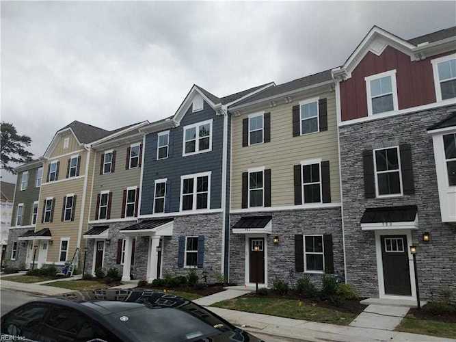home for sale in Bryans Cove Chesapeake VA 23323 - MLS 10240172 Photo 1