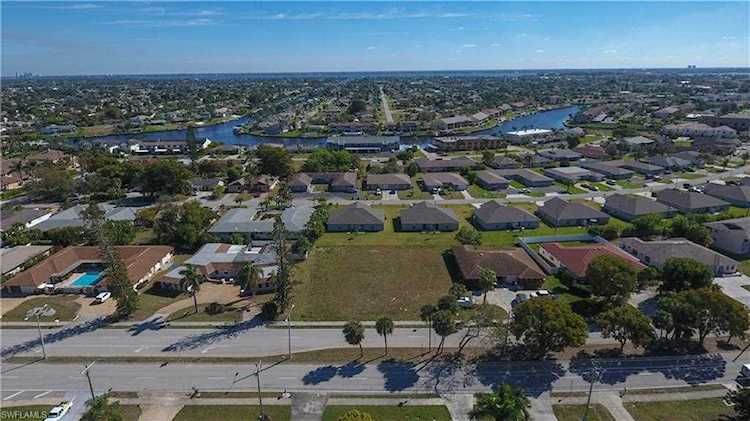 3625 Country Club Blvd Cape Coral, FL 33904 | MLS 219012998 Photo 1