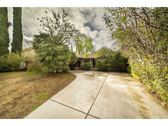 20752 Tulsa Street Chatsworth, CA 91311 | MLS SR19031305 Photo 1