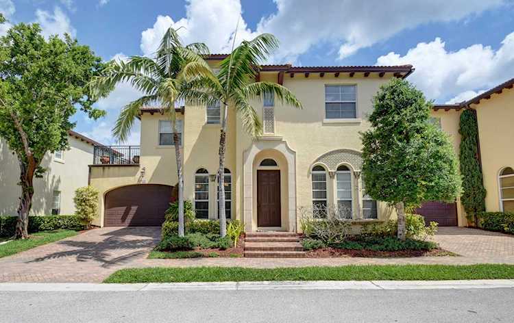 43 Via Poinciana Street Boca Raton, FL 33487 - MLS# RX-10504158 | BocaRatonRealEstate.com Photo 1