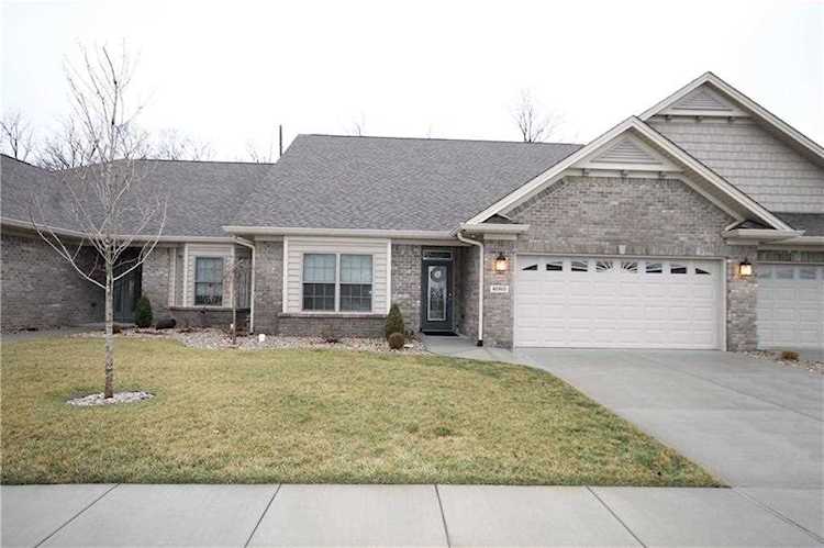 4060 Naples Drive Columbus, IN 47203 | MLS 21618596 Photo 1