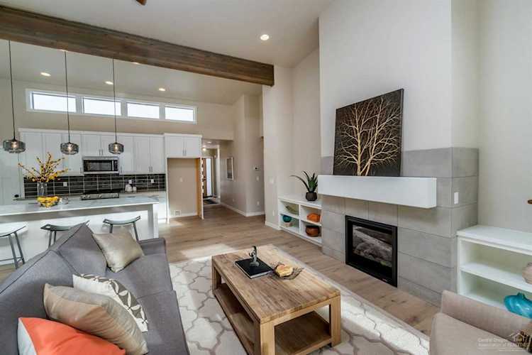 63113 Iner Loop Bend, OR 97701 | MLS 201900862 Photo 1