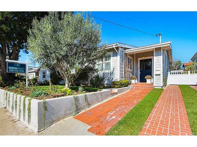 1151 9th Street in Manhattan Beach, CA - MLS# SR19023340 Photo 1