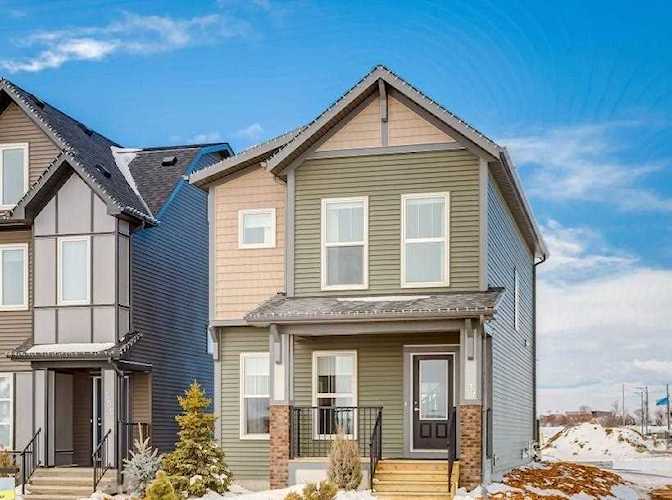 349 Chinook Gate Close Airdrie, AB T4B 4V4