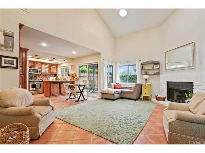 19112 E Country Hollow #22 Orange, CA 92869 | MLS PW19027004 Photo 1