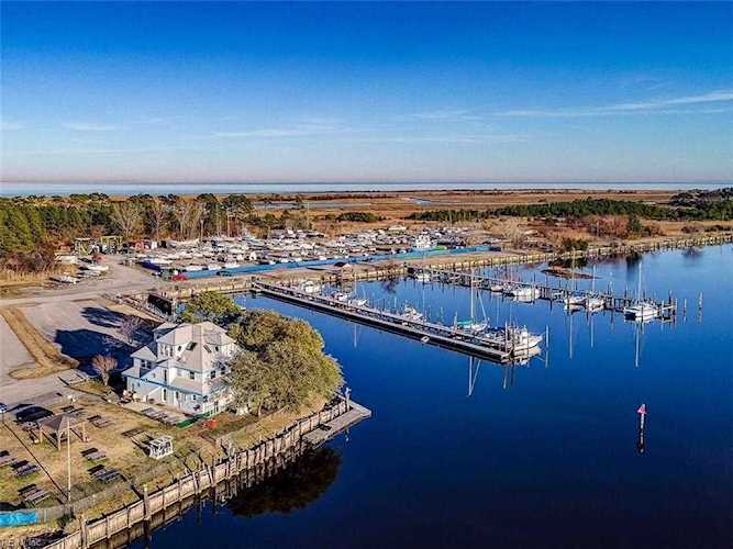 2 Bells Island Dr Hampton, VA 23664
