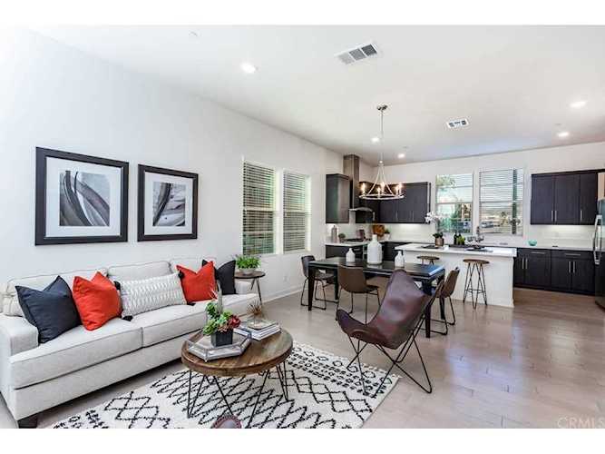 106 Newall Irvine, CA 92618 | MLS OC19000188 Photo 1