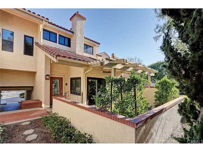 28 San Miguel Court in Manhattan Beach, CA - MLS# SB19037972 Photo 1