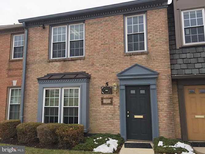 932 Hungerford Dr #5A Rockville, MD 20850 | MLS ® MDMC618878 Photo 1