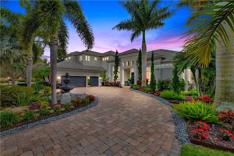 5340 Hunt Club Way Sarasota, FL 34238