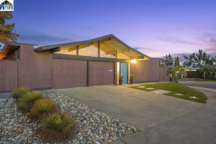 8050 Shay Dr Oakland, CA 94605 | MLS 40854863 Photo 1