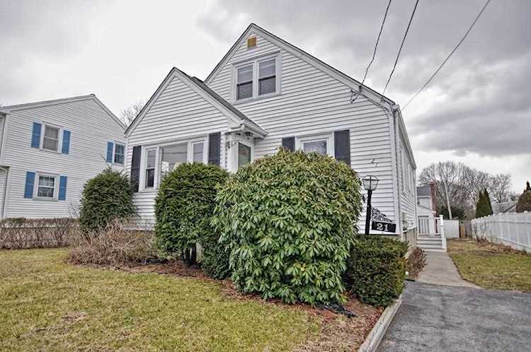21 Creston Ave Dedham, MA 02026 | MLS 72439496 Photo 1