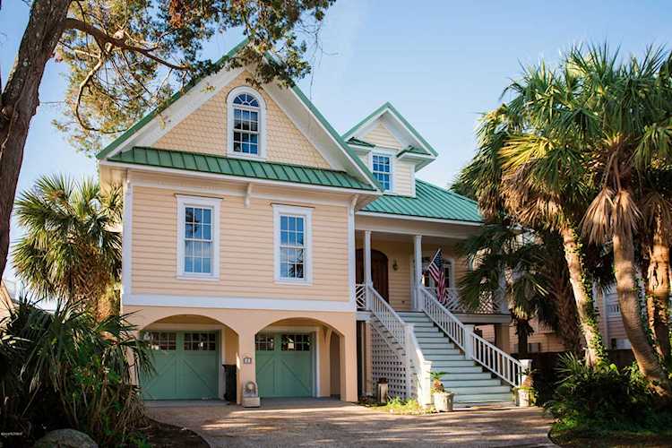 Home For Sale At 6 Jasmine Place, Wrightsville Beach NC in Shore Acres Photo 1