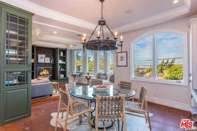 10940 Terryview Drive Studio City, CA 91604 | MLS 19433464 Photo 1