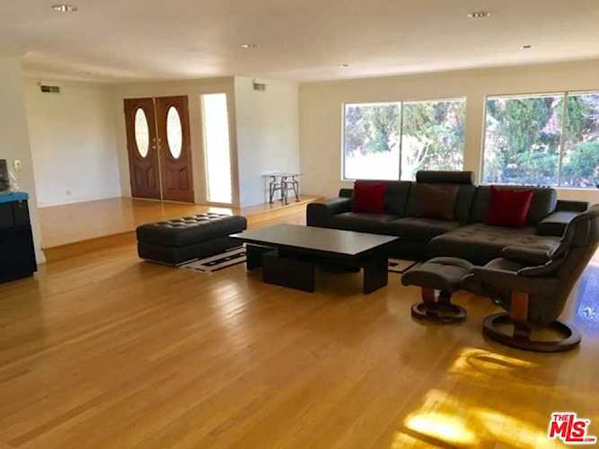 2109 N Hobart Los Angeles, CA 90027