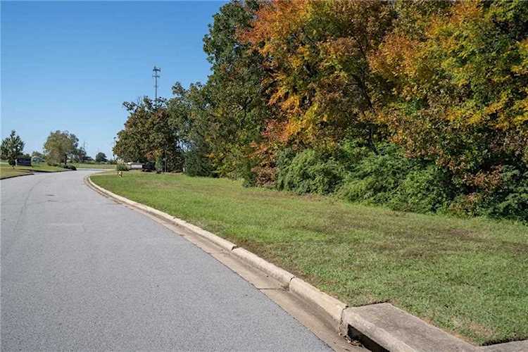 2301 Fianna Oaks Dr Fort Smith, AR 72908