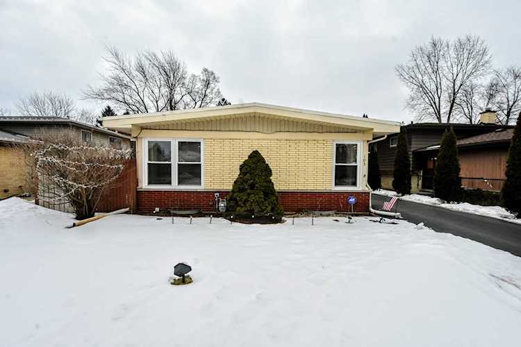103 Spruce Ave Waukegan, IL 60087 | MLS 10307422 Photo 1