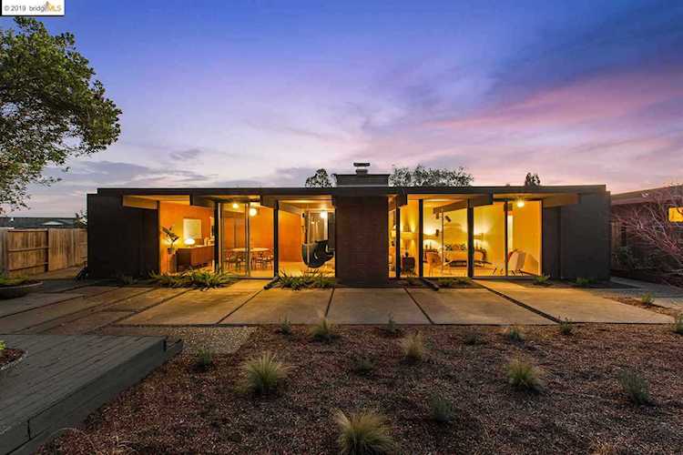 8156 Coach Dr Oakland, CA 94605 | MLS 40856880 Photo 1