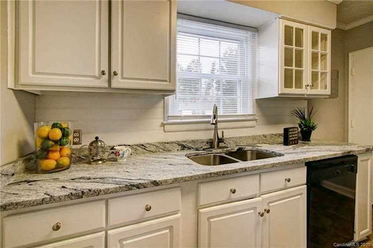 324 Wakefield Dr Charlotte, NC 28209 | MLS 3484586 Photo 1