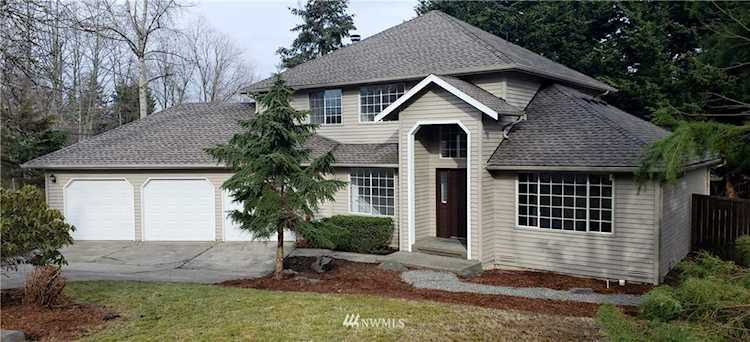 1905 11th Place SW Puyallup, WA 98371 | MLS ® 1424084 Photo 1