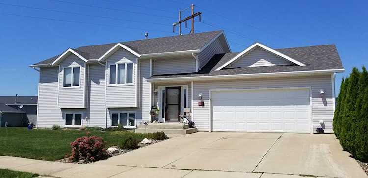 900 SE 27 St Mandan, ND 58554 | MLS 338837 Photo 1