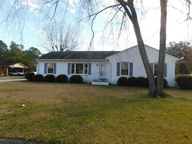 Home For Sale At 305 W 33rd Street, Lumberton NC in Tanglewood Photo 1