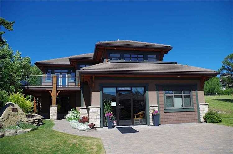 16 Spring Valley Lane SW Calgary, AB T3H 4V2