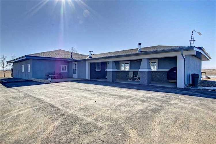 594135 Hwy 2 Rural Foothills County, AB T1V 1P7