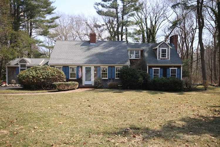 14 Holly Ln Cohasset, MA 02025 | MLS 72463542 Photo 1