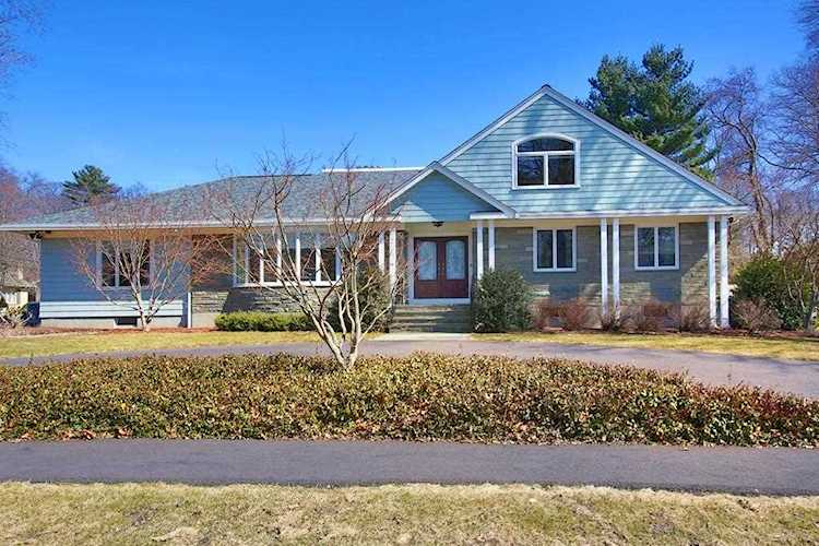Bentley University Waltham, 34 Azalea Rd, MA, home for sale Photo 1
