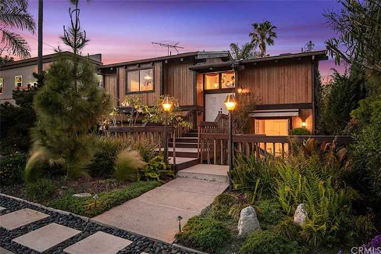933 8th Street in Manhattan Beach, CA - MLS# SB19074971 Photo 1