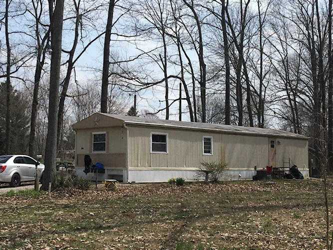 11867 E PRIVATE ROAD 425 N Road Loogootee, IN 47553