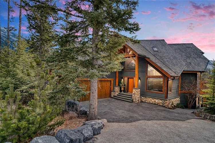 517 Silvertip Road Canmore, AB T1W 3H3