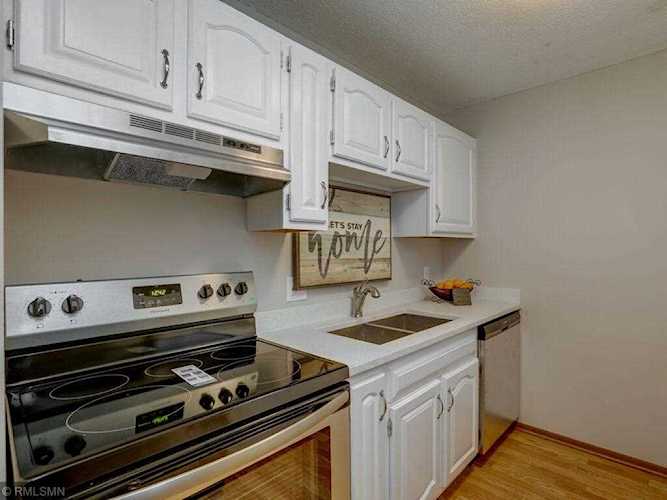 35 Nathan Lane N #219 Plymouth, MN 55441 | MLS 5205644 Photo 1