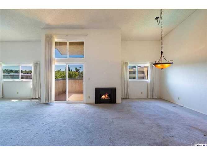 320 E Stocker Street #302, Glendale, CA 91207 | MLS #319001457 Photo 1
