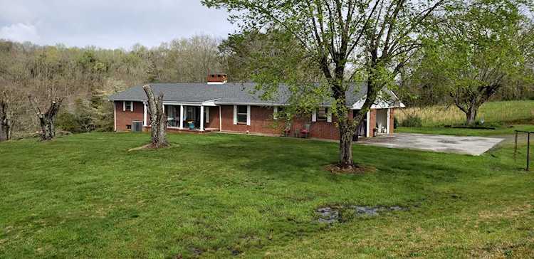 2074 Upper Rinehart Rd Dandridge, TN 37725
