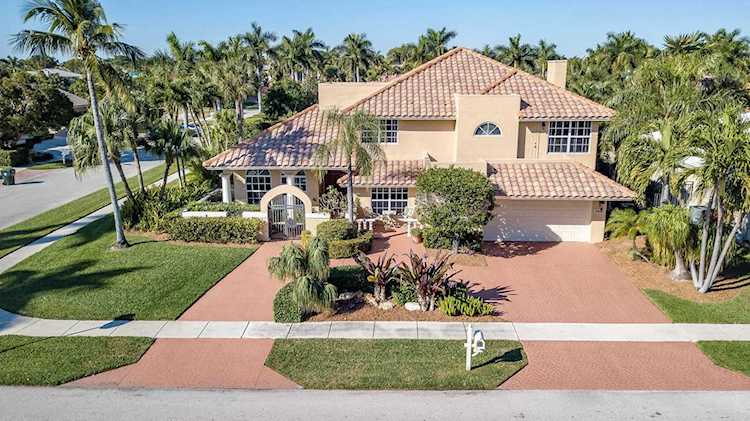 7601 NE Spanish Trail Court Boca Raton, FL 33487 | MLS RX-10494847 Photo 1
